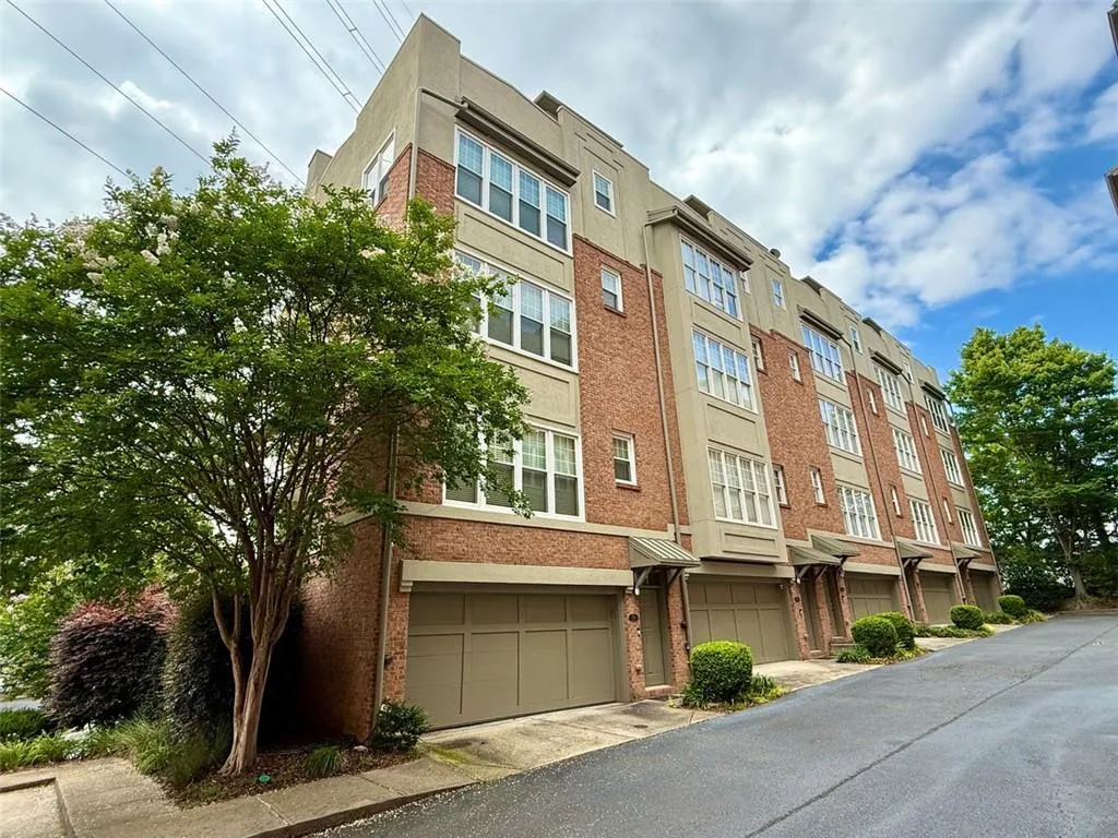 1376 Parkview Lane Ne, Atlanta, Georgia 30324, 3 Bedrooms Bedrooms, ,2 BathroomsBathrooms,Residential,For Sale,1376 Parkview Lane Ne,7597216
