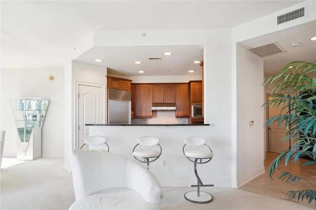 2828 Peachtree Road Nw Unit 2002, Atlanta, Georgia 30305, 2 Bedrooms Bedrooms, ,2 BathroomsBathrooms,Residential,For Sale,2828 Peachtree Road Nw Unit 2002,7597537