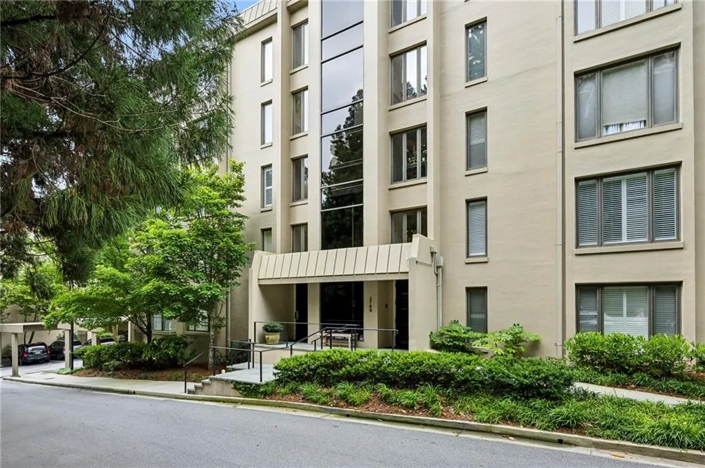 2769 Peachtree Road Ne Unit 7, Atlanta, Georgia 30305, 2 Bedrooms Bedrooms, ,2 BathroomsBathrooms,Residential,For Sale,2769 Peachtree Road Ne Unit 7,7601231