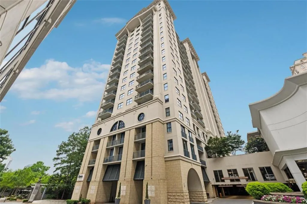 3040 Peachtree Road, Atlanta, Georgia 30305, 1 Bedroom Bedrooms, ,1 BathroomBathrooms,Residential,For Sale,3040 Peachtree Road,7601930