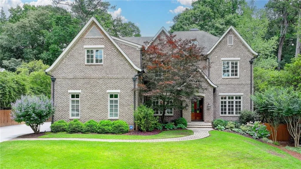 272 Lake Forrest Lane Ne, Atlanta, Georgia 30342, 7 Bedrooms Bedrooms, ,6 BathroomsBathrooms,Residential,For Sale,272 Lake Forrest Lane Ne,7581063