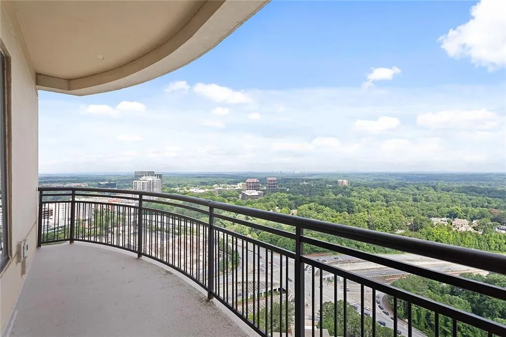 3445 Stratford Road Ne Unit 3403, Atlanta, Georgia 30326, 1 Bedroom Bedrooms, ,1 BathroomBathrooms,Residential,For Sale,3445 Stratford Road Ne Unit 3403,7603636