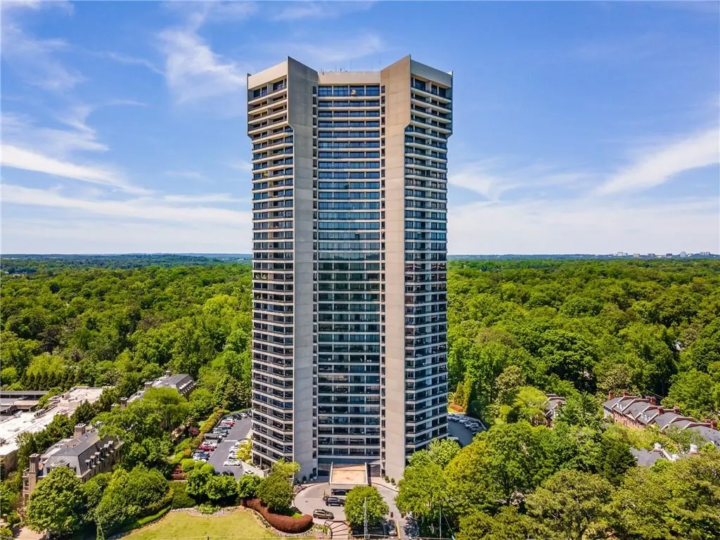 2660 Peachtree Road Nw Unit 14d, Atlanta, Georgia 30305, 2 Bedrooms Bedrooms, ,2 BathroomsBathrooms,Residential,For Sale,2660 Peachtree Road Nw Unit 14d,7535835