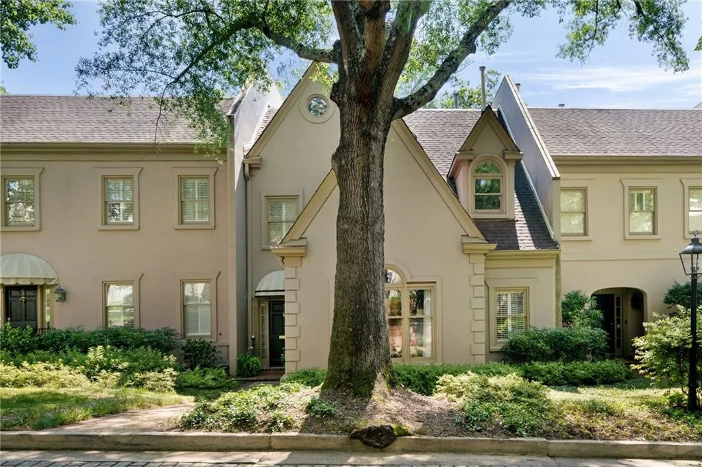 2525 Peachtree Road Ne Unit 25, Atlanta, Georgia 30305, 3 Bedrooms Bedrooms, ,4 BathroomsBathrooms,Residential,For Sale,2525 Peachtree Road Ne Unit 25,7604882