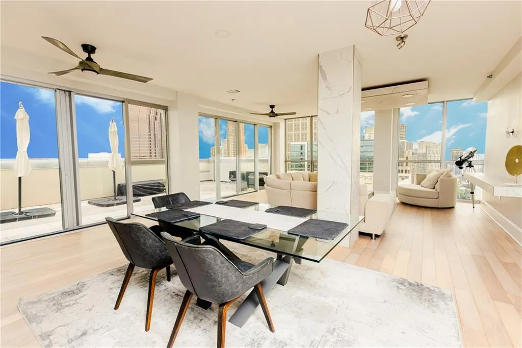 1280 W Peachtree Street Nw Unit 4003, Atlanta, Georgia 30309, 2 Bedrooms Bedrooms, ,2 BathroomsBathrooms,Residential,For Sale,1280 W Peachtree Street Nw Unit 4003,7602863