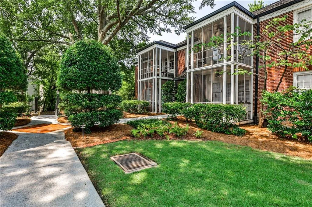 55 Delmont Drive Ne Unit C3, Atlanta, Georgia 30305, 2 Bedrooms Bedrooms, ,1 BathroomBathrooms,Residential,For Sale,55 Delmont Drive Ne Unit C3,7604743