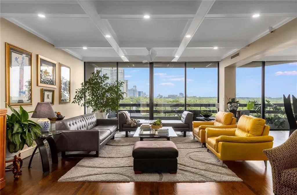 2660 Peachtree Road Nw Unit 13f, Atlanta, Georgia 30305, 2 Bedrooms Bedrooms, ,2 BathroomsBathrooms,Residential,For Sale,2660 Peachtree Road Nw Unit 13f,7606128