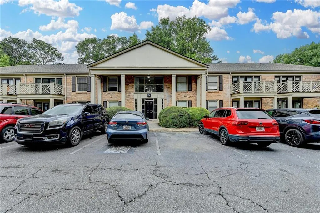 3650 Ashford Dunwoody Rd, Atlanta, Georgia 30319, 2 Bedrooms Bedrooms, ,1 BathroomBathrooms,Residential,Sold,3650 Ashford Dunwoody Rd,7607769