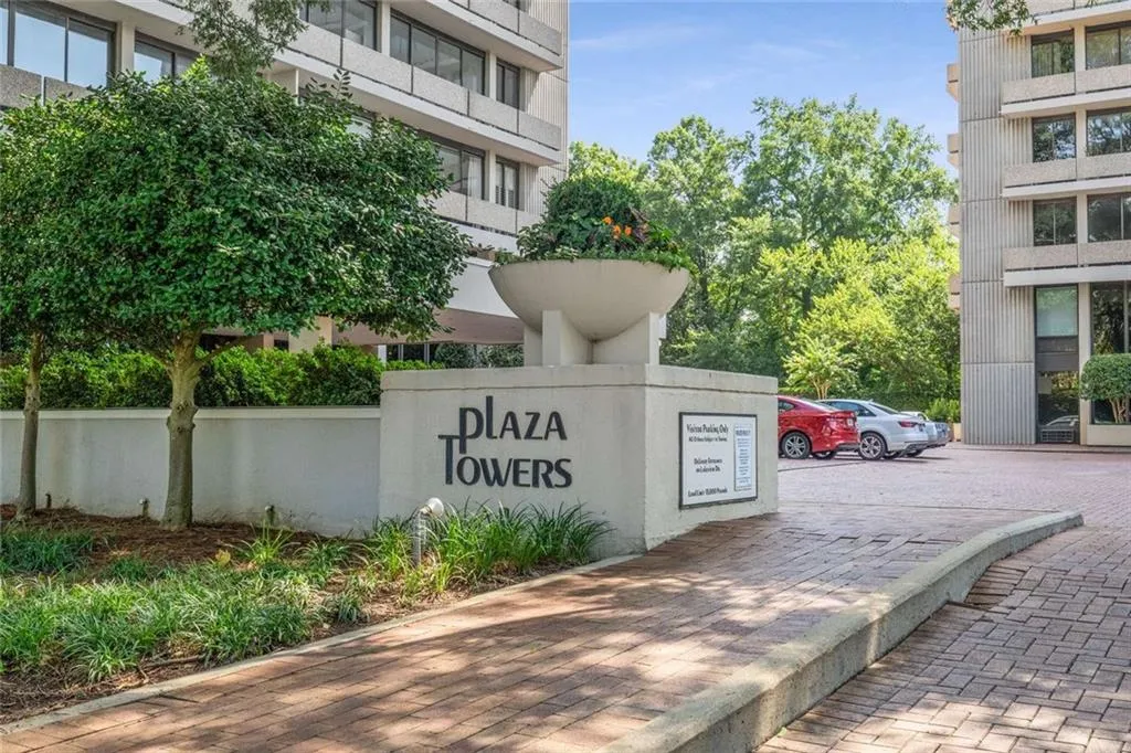 2575 Peachtree Road Ne Unit 7f, Atlanta, Georgia 30305, 2 Bedrooms Bedrooms, ,2 BathroomsBathrooms,Residential,For Sale,2575 Peachtree Road Ne Unit 7f,7608271