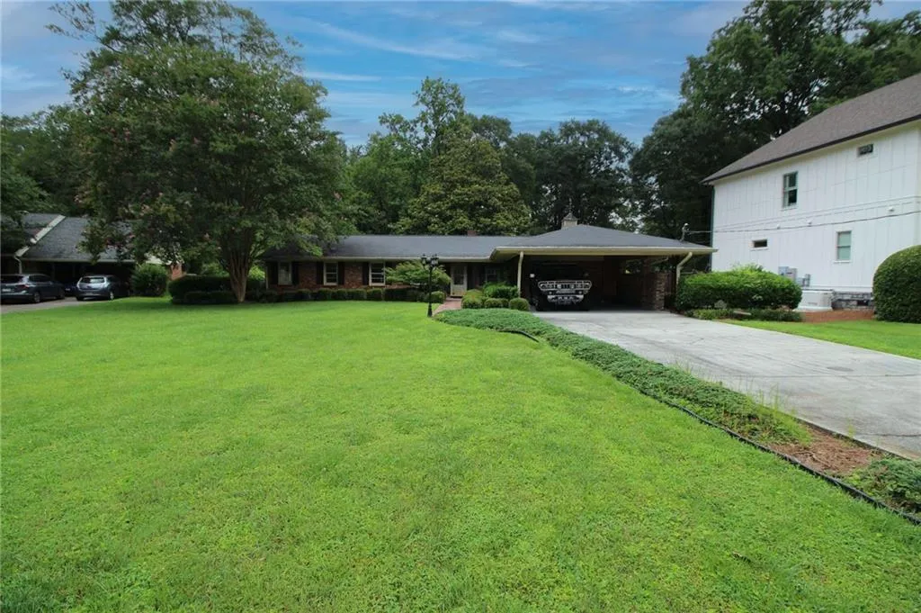 742 Starlight Court Ne, Sandy Springs, Georgia 30342, 4 Bedrooms Bedrooms, ,2 BathroomsBathrooms,Residential,For Sale,742 Starlight Court Ne,7605731