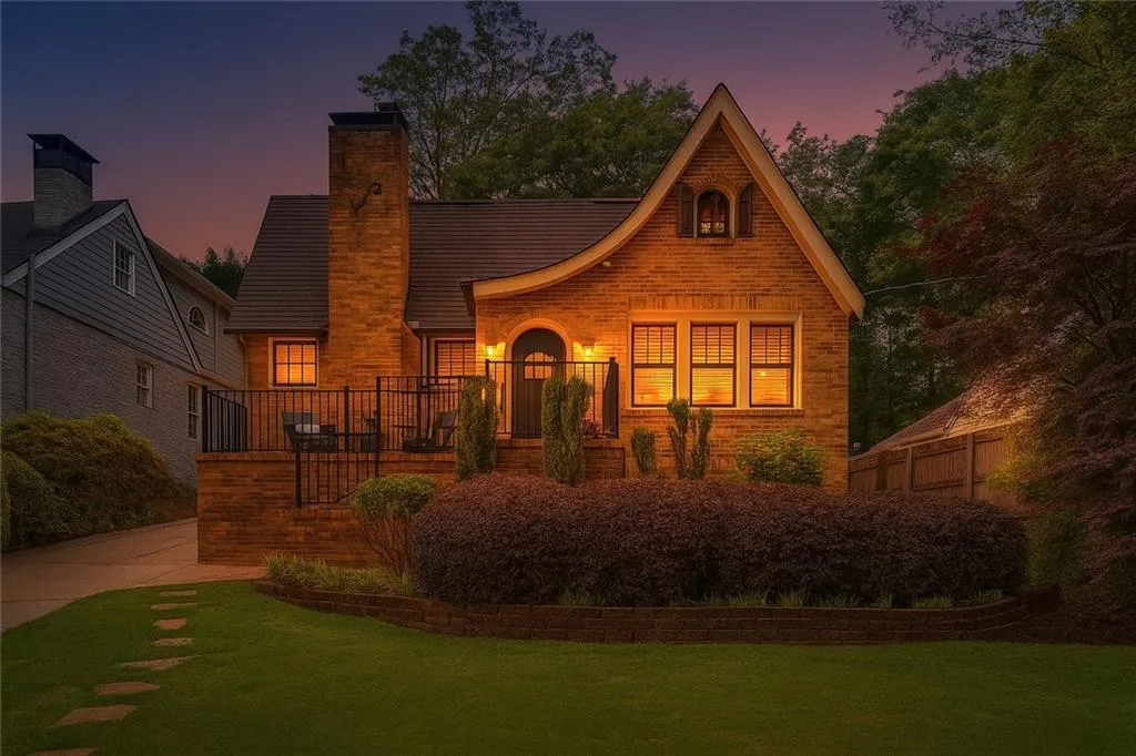 2580 Acorn Avenue, Atlanta, Georgia 30305, 4 Bedrooms Bedrooms, ,4 BathroomsBathrooms,Residential,Sold,2580 Acorn Avenue,7610408
