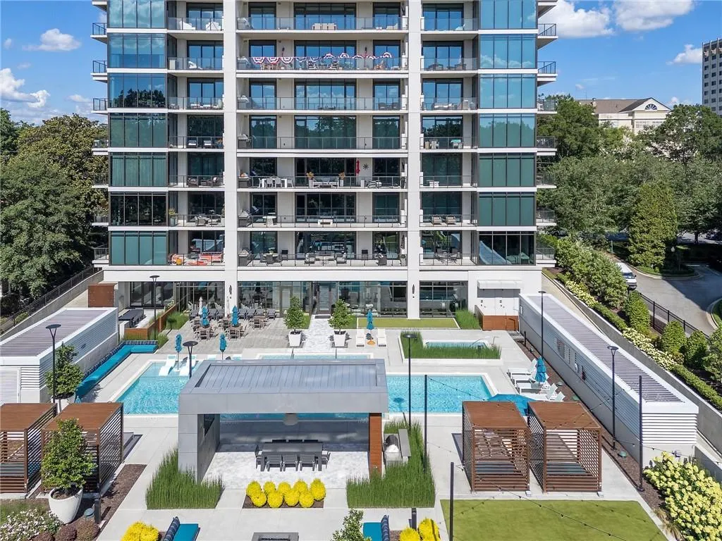 2520 Peachtree Road Nw Unit 403, Atlanta, Georgia 30305, 2 Bedrooms Bedrooms, ,3 BathroomsBathrooms,Residential,For Sale,2520 Peachtree Road Nw Unit 403,7610304