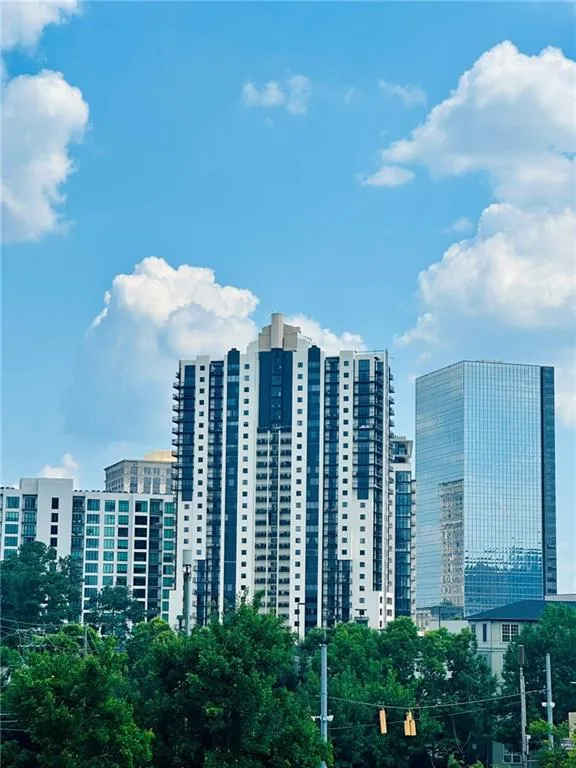 3481 Lakeside Drive Ne Unit 2303, Atlanta, Georgia 30326, 2 Bedrooms Bedrooms, ,2 BathroomsBathrooms,Residential,For Sale,3481 Lakeside Drive Ne Unit 2303,7610984