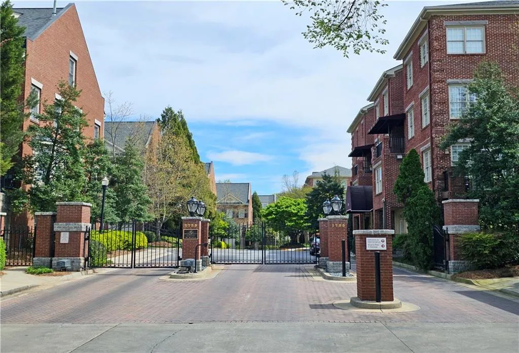 1735 Peachtree Street Ne Unit 210, Atlanta, Georgia 30309, 2 Bedrooms Bedrooms, ,2 BathroomsBathrooms,Residential,For Sale,1735 Peachtree Street Ne Unit 210,7404273