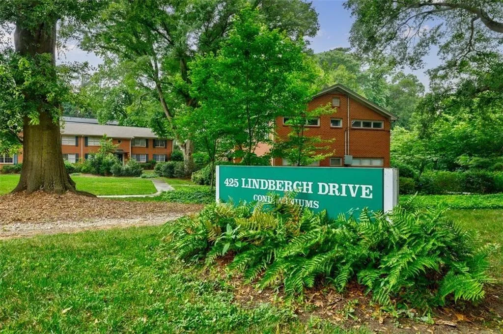 425 Ne Lindbergh Drive Unit G1, Atlanta, Georgia 30305, 2 Bedrooms Bedrooms, ,1 BathroomBathrooms,Residential,For Sale,425 Ne Lindbergh Drive Unit G1,7611778