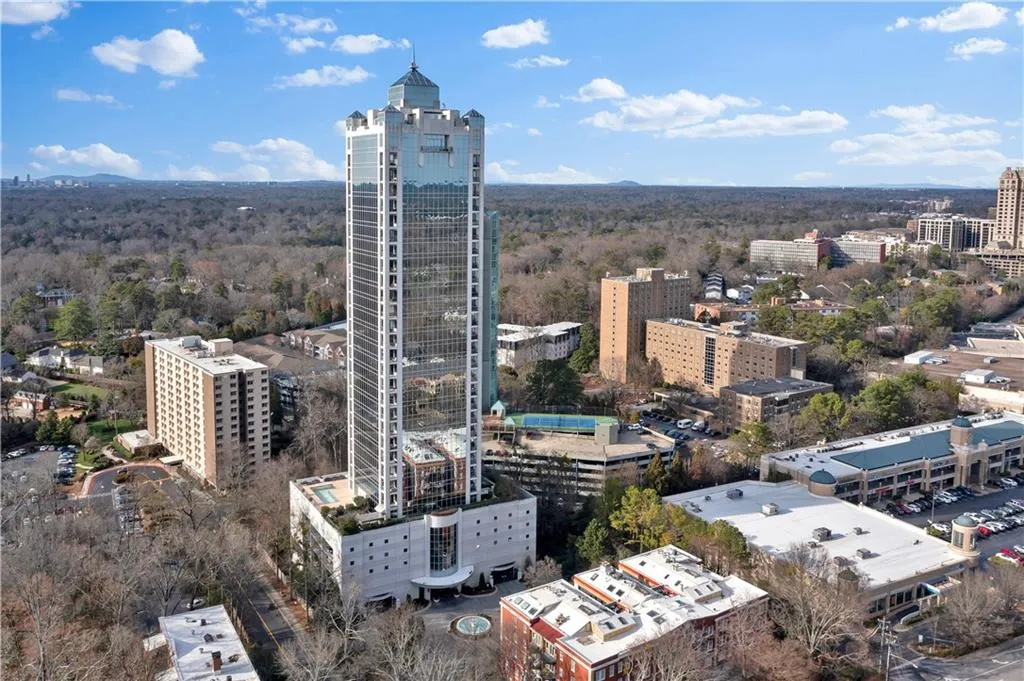 2828 Peachtree Road Nw Unit 1402, Atlanta, Georgia 30305, 2 Bedrooms Bedrooms, ,2 BathroomsBathrooms,Residential,For Sale,2828 Peachtree Road Nw Unit 1402,7611837