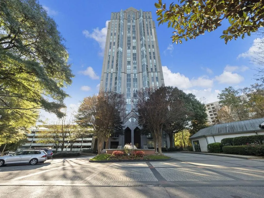 2870 Pharr Court South Nw Unit 1405, Atlanta, Georgia 30305, 2 Bedrooms Bedrooms, ,2 BathroomsBathrooms,Residential,For Sale,2870 Pharr Court South Nw Unit 1405,7585330