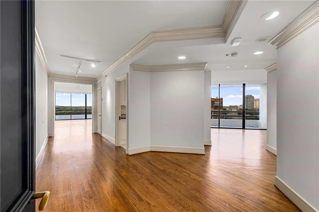 2660 Peachtree Road Nw Unit 20d, Atlanta, Georgia 30305, 4 Bedrooms Bedrooms, ,3 BathroomsBathrooms,Residential,For Sale,2660 Peachtree Road Nw Unit 20d,7612697