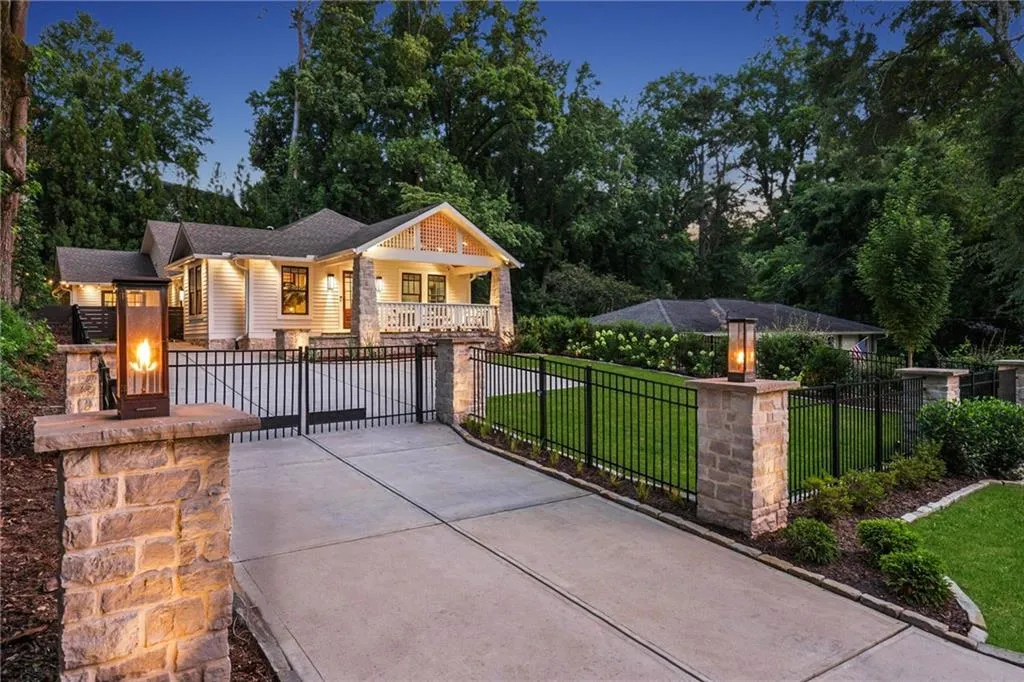 Atlanta, Georgia 30342, 3 Bedrooms Bedrooms, ,2 BathroomsBathrooms,Residential,For Sale,7610198