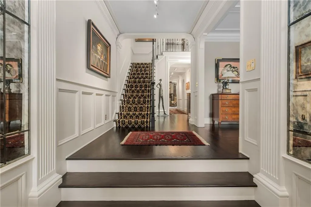 Atlanta, Georgia 30305, 4 Bedrooms Bedrooms, ,3 BathroomsBathrooms,Residential,For Sale,7585097