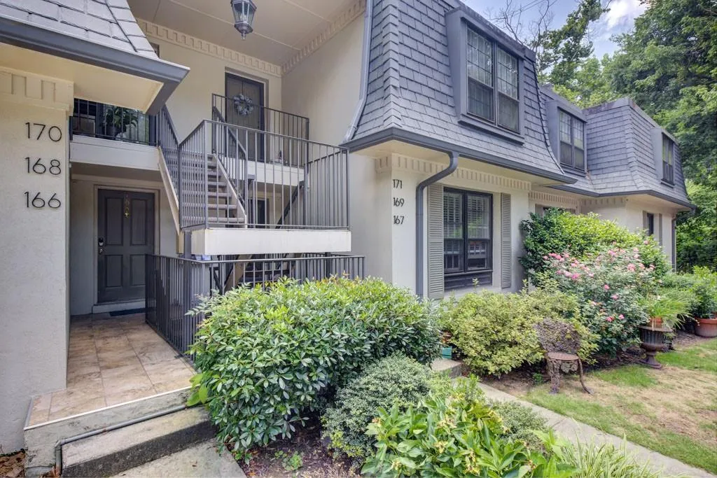 166 Maribeau Square Nw, Atlanta, Georgia 30327, 2 Bedrooms Bedrooms, ,2 BathroomsBathrooms,Residential,For Sale,166 Maribeau Square Nw,7612318