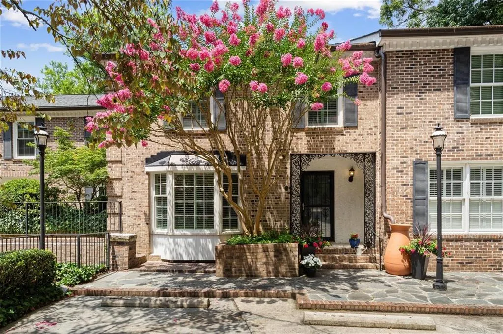 11 Ardmore Square Nw, Atlanta, Georgia 30309, 3 Bedrooms Bedrooms, ,2 BathroomsBathrooms,Residential,For Sale,11 Ardmore Square Nw,7613511