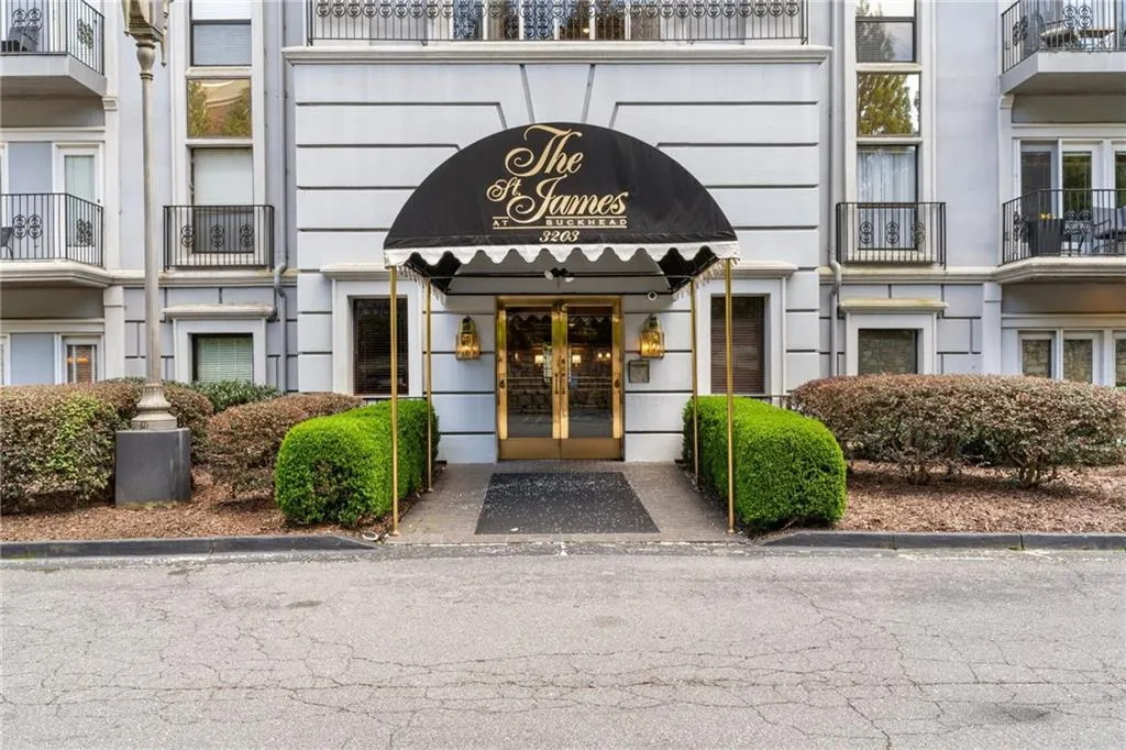 3203 Lenox Road Ne Unit 1, Atlanta, Georgia 30324, 2 Bedrooms Bedrooms, ,2 BathroomsBathrooms,Residential,For Sale,3203 Lenox Road Ne Unit 1,7612987