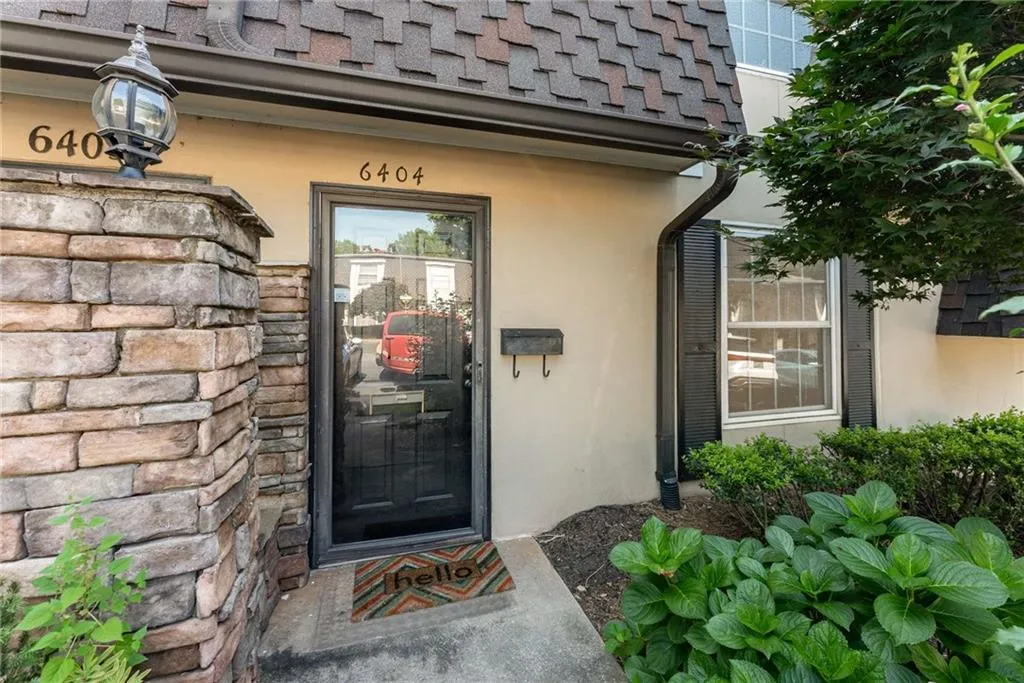 6404 Park Avenue Ne Unit D4, Atlanta, Georgia 30342, 2 Bedrooms Bedrooms, ,1 BathroomBathrooms,Residential,For Sale,6404 Park Avenue Ne Unit D4,7612804