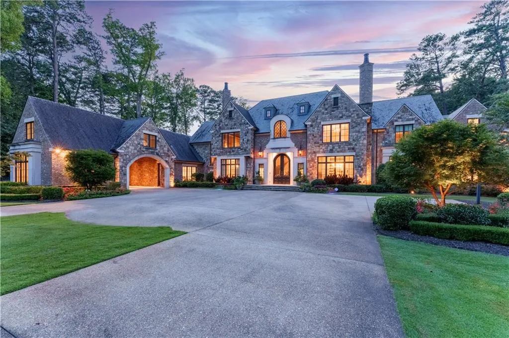 3800 Northside Drive Nw, Atlanta, Georgia 30305, 6 Bedrooms Bedrooms, ,7 BathroomsBathrooms,Residential,For Sale,3800 Northside Drive Nw,7611425