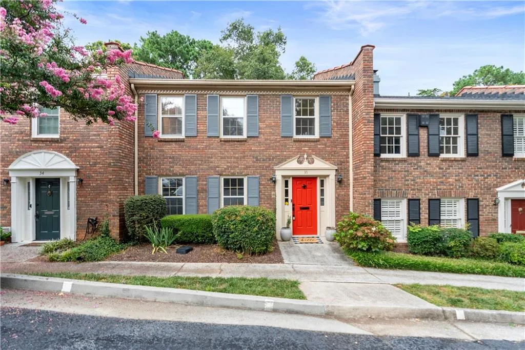 70 Old Ivy Road Ne Unit 35, Atlanta, Georgia 30342, 2 Bedrooms Bedrooms, ,2 BathroomsBathrooms,Residential,Sold,70 Old Ivy Road Ne Unit 35,7613485