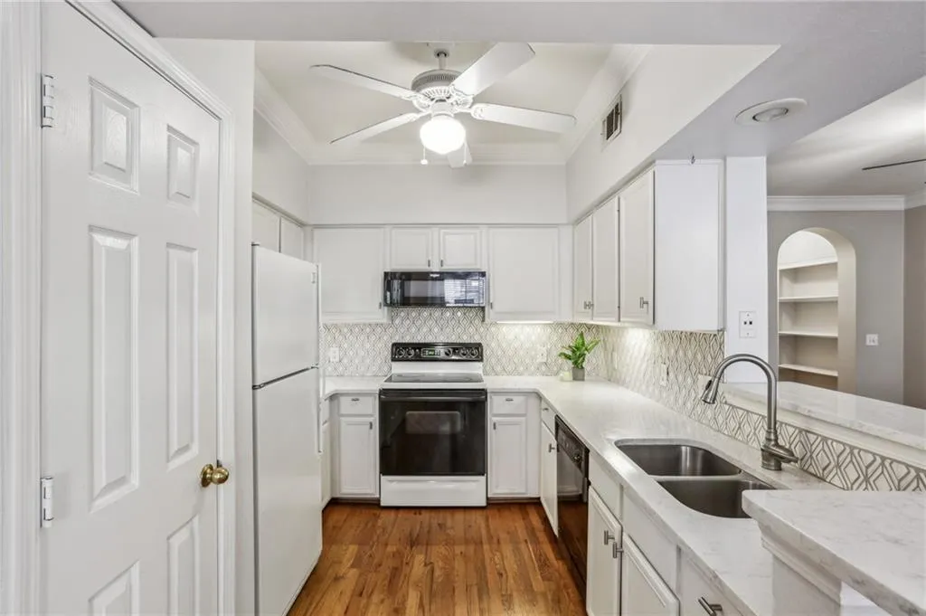 3777 Peachtree Road Ne Unit 1216, Atlanta, Georgia 30319, 1 Bedroom Bedrooms, ,1 BathroomBathrooms,Residential,For Sale,3777 Peachtree Road Ne Unit 1216,7615623