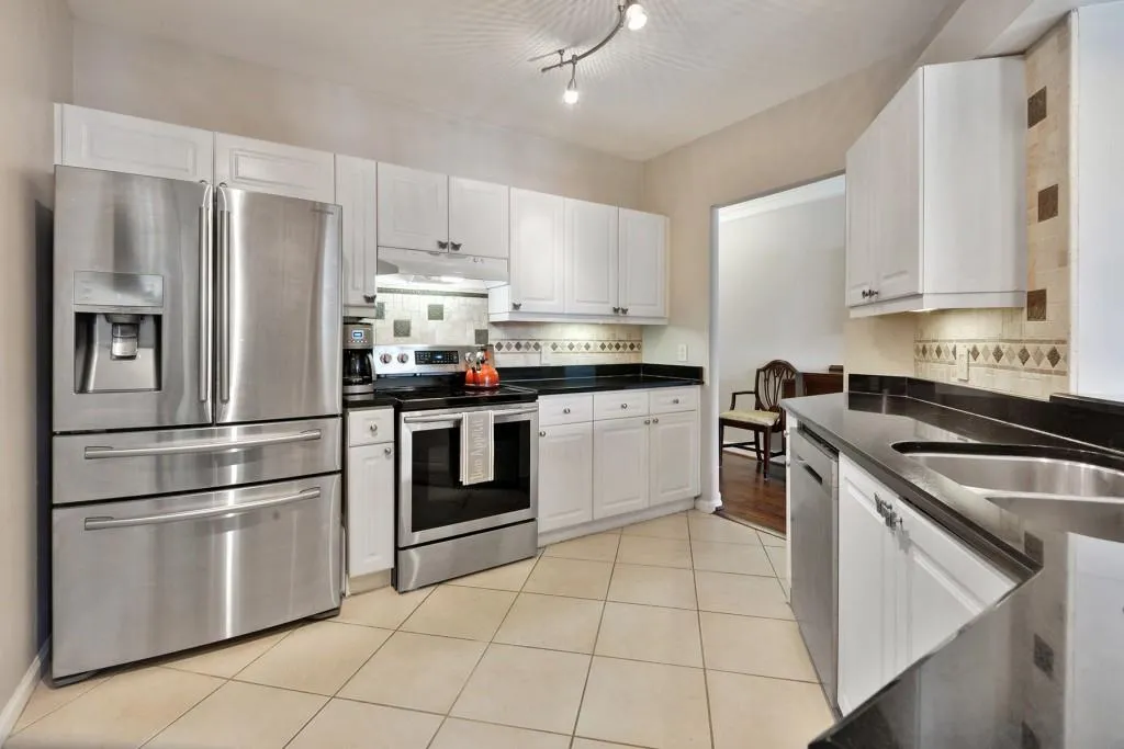 3334 Peachtree Road Ne Unit 109, Atlanta, Georgia 30326, 3 Bedrooms Bedrooms, ,2 BathroomsBathrooms,Residential,For Sale,3334 Peachtree Road Ne Unit 109,7615242