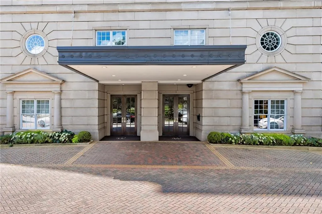 3657 Peachtree Road Ne Unit 8a, Atlanta, Georgia 30319, 3 Bedrooms Bedrooms, ,3 BathroomsBathrooms,Residential,For Sale,3657 Peachtree Road Ne Unit 8a,7616313