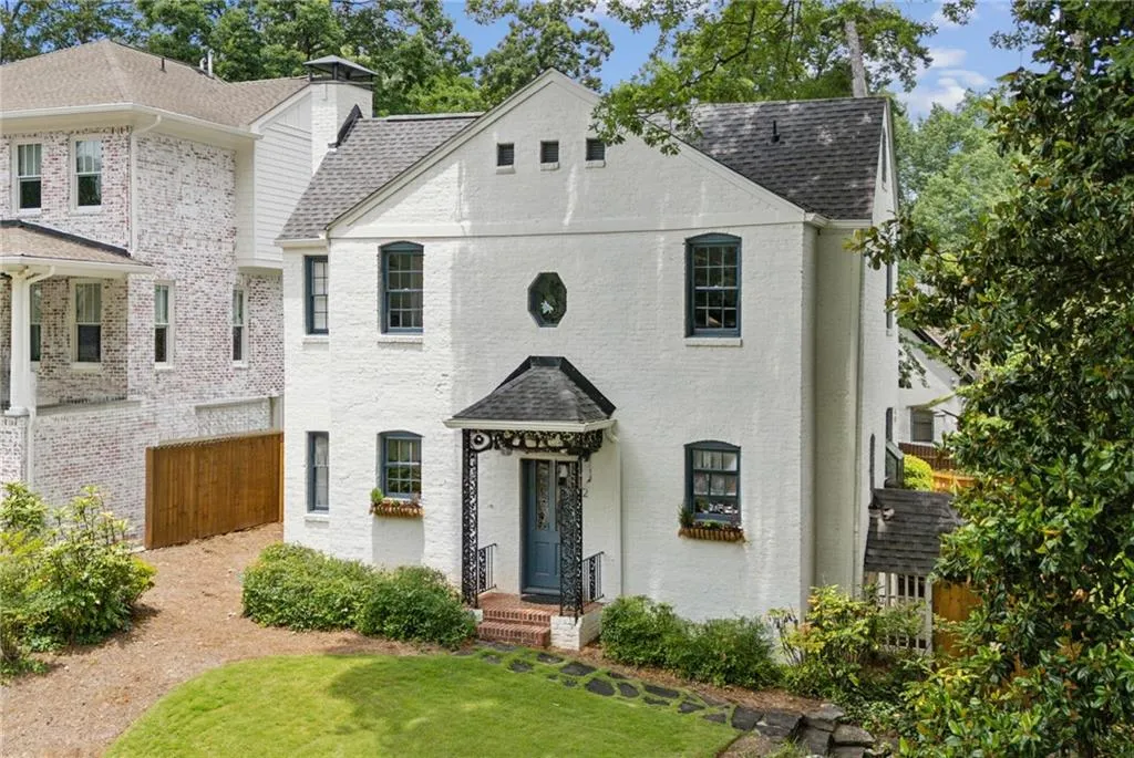 262 Peachtree Way Ne, Atlanta, Georgia 30305, 2 Bedrooms Bedrooms, ,1 BathroomBathrooms,Residential,Sold,262 Peachtree Way Ne,7616839