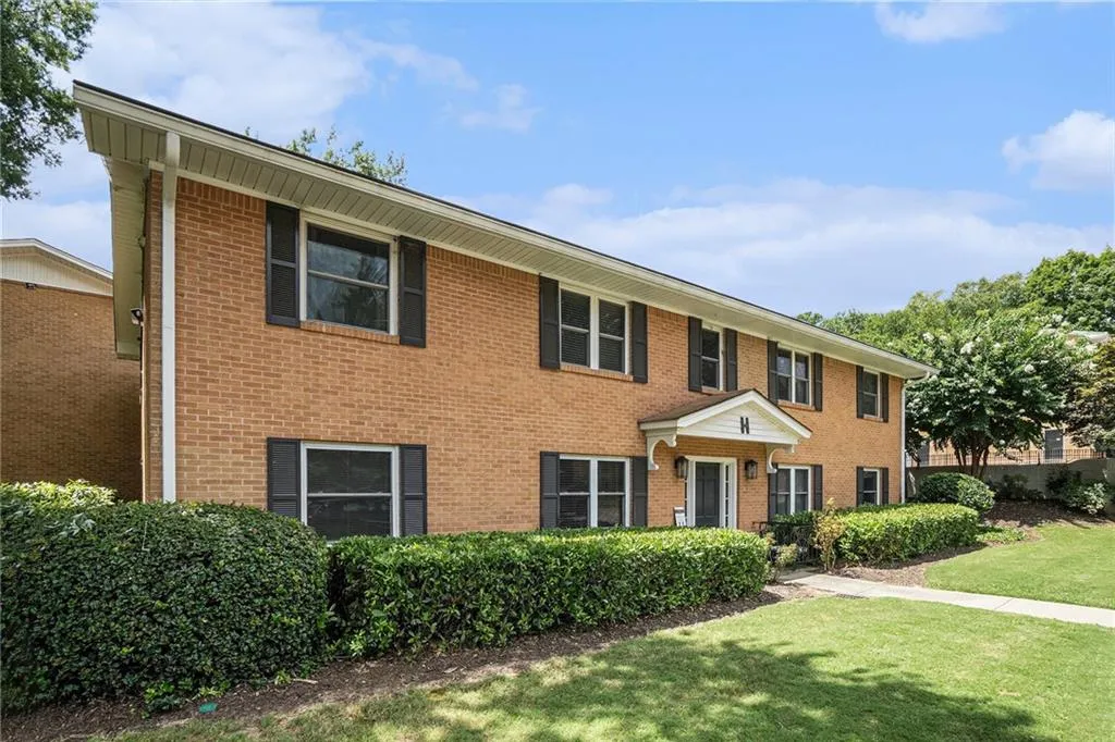 3510 Roswell Road Nw Unit H1, Atlanta, Georgia 30305, 2 Bedrooms Bedrooms, ,2 BathroomsBathrooms,Residential,For Sale,3510 Roswell Road Nw Unit H1,7617429