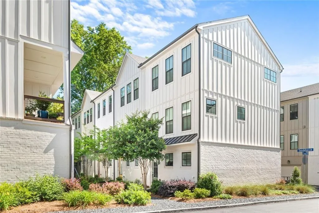 4462 Dandelion Lane, Atlanta, Georgia 30342, 2 Bedrooms Bedrooms, ,2 BathroomsBathrooms,Residential,For Sale,4462 Dandelion Lane,7617826