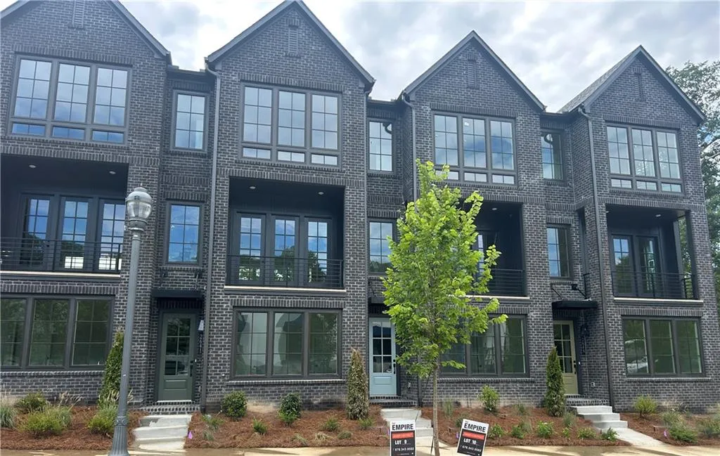 2645 Mackintosh Court Unit 10, Brookhaven, Georgia 30319, 3 Bedrooms Bedrooms, ,3 BathroomsBathrooms,Residential,For Sale,2645 Mackintosh Court Unit 10,7617976