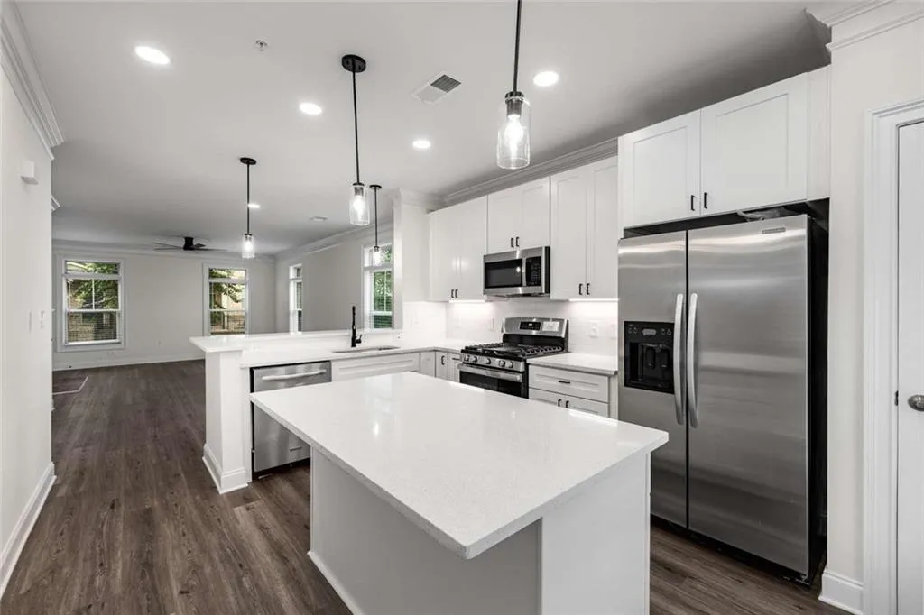 1172 Lavista Circle Ne, Atlanta, Georgia 30324, 2 Bedrooms Bedrooms, ,2 BathroomsBathrooms,Residential,For Sale,1172 Lavista Circle Ne,7618188