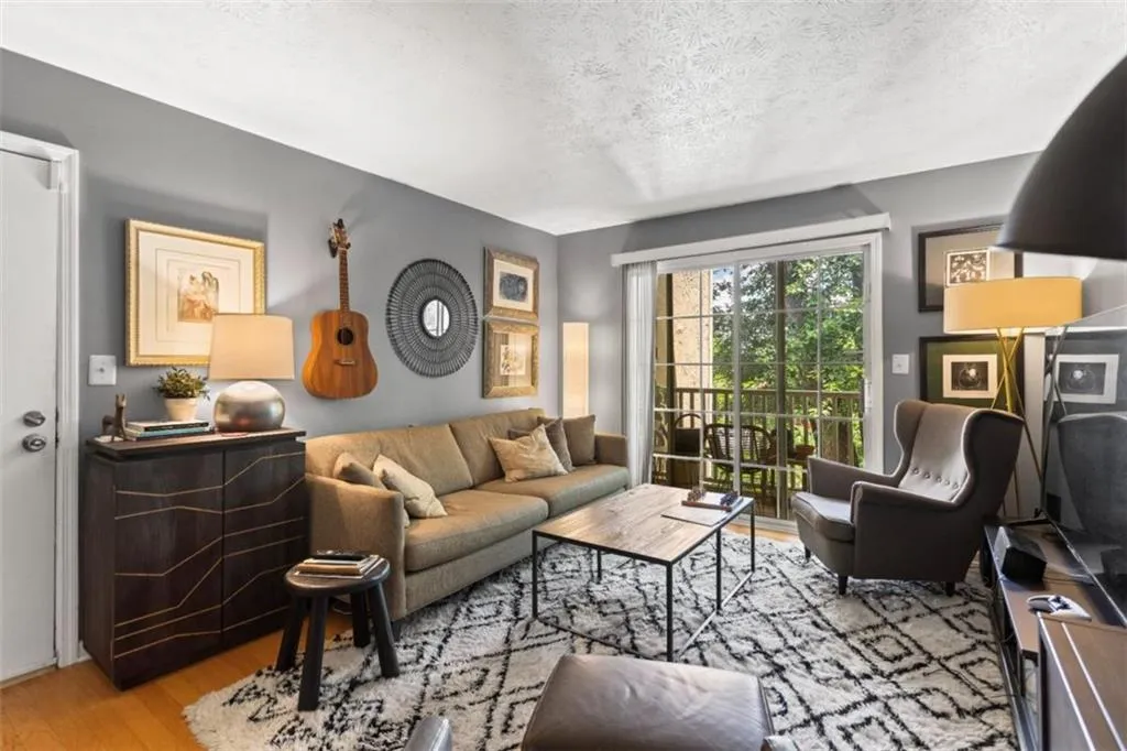 2955 Seven Pines Unit 202 Court, Atlanta, Georgia 30339, 1 Bedroom Bedrooms, ,1 BathroomBathrooms,Residential,For Sale,2955 Seven Pines Unit 202 Court,7618510