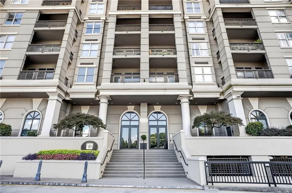 3334 Peachtree Road Ne Unit 103, Atlanta, Georgia 30326, 2 Bedrooms Bedrooms, ,2 BathroomsBathrooms,Residential,For Sale,3334 Peachtree Road Ne Unit 103,7618069