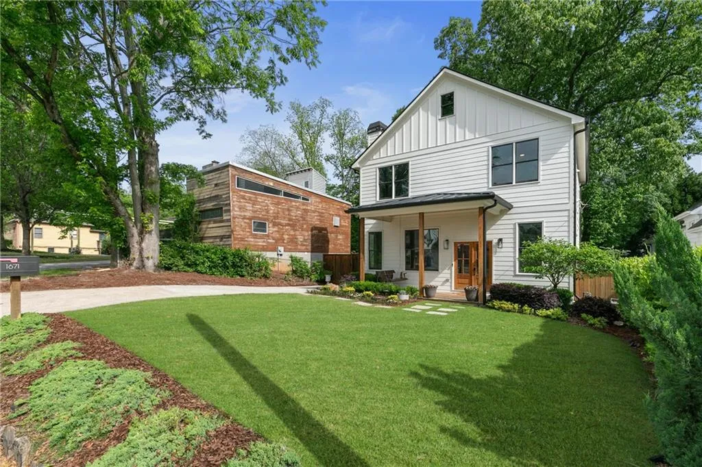 1671 Laurel Avenue Nw, Atlanta, Georgia 30318, 3 Bedrooms Bedrooms, ,2 BathroomsBathrooms,Residential,For Sale,1671 Laurel Avenue Nw,7619661