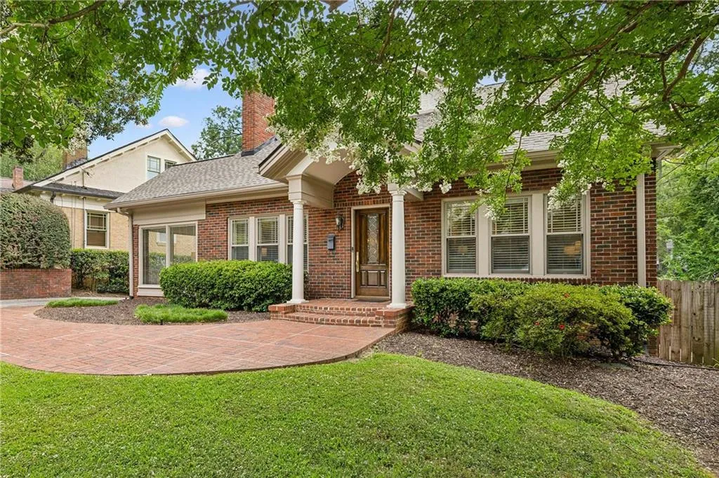 833 E Morningside Drive Ne, Atlanta, Georgia 30324, 3 Bedrooms Bedrooms, ,2 BathroomsBathrooms,Residential,For Sale,833 E Morningside Drive Ne,7617524