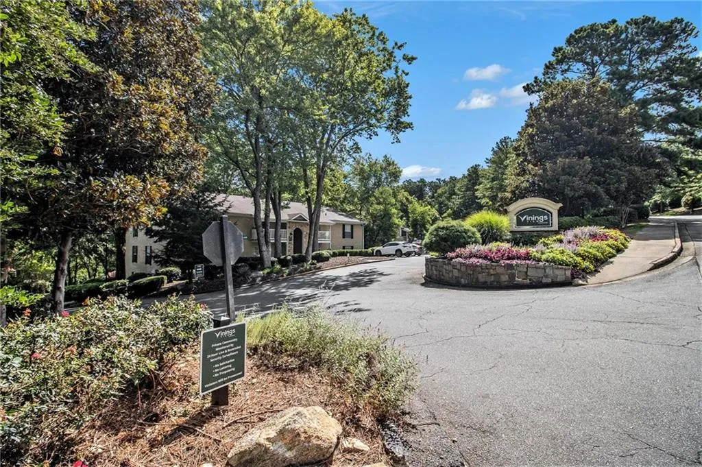 2955 Seven Pines Lane Unit 2, Atlanta, Georgia 30339, 2 Bedrooms Bedrooms, ,2 BathroomsBathrooms,Residential,For Sale,2955 Seven Pines Lane Unit 2,7621978