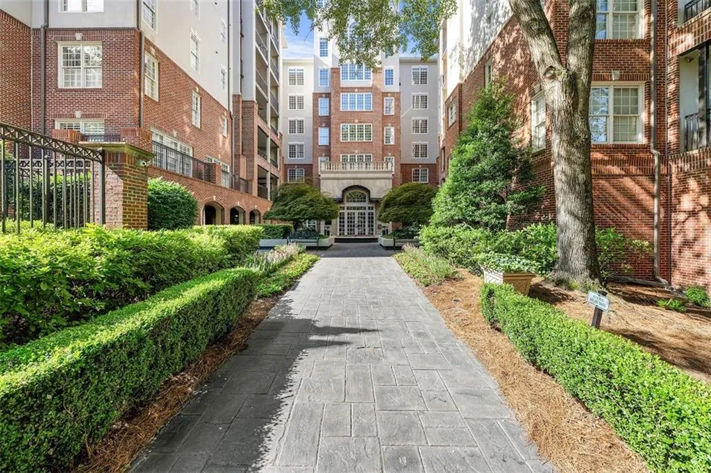 50 Biscayne Drive Nw Unit 6107, Atlanta, Georgia 30309, 2 Bedrooms Bedrooms, ,2 BathroomsBathrooms,Residential,For Sale,50 Biscayne Drive Nw Unit 6107,7621796
