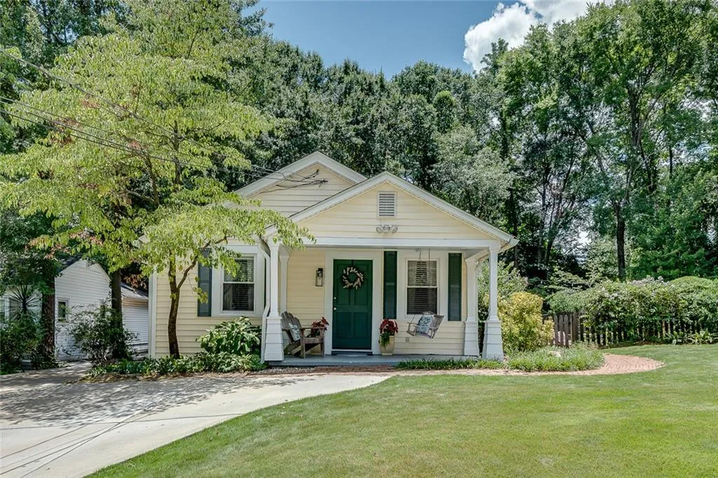 1775 Harper Street Nw, Atlanta, Georgia 30318, 3 Bedrooms Bedrooms, ,2 BathroomsBathrooms,Residential,For Sale,1775 Harper Street Nw,7622304