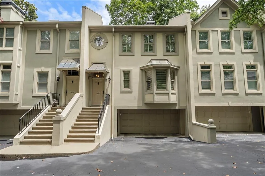 1237 Brookhaven Park Place Ne, Brookhaven, Georgia 30319, 2 Bedrooms Bedrooms, ,2 BathroomsBathrooms,Residential,For Sale,1237 Brookhaven Park Place Ne,7618932