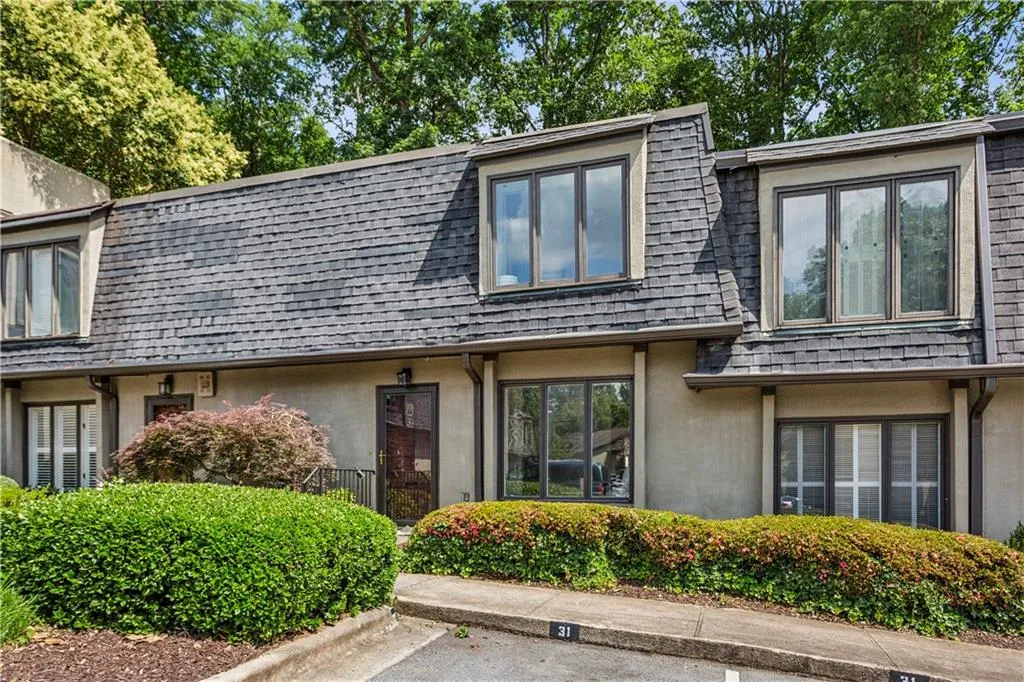 31 Ivy Ridge, Atlanta, Georgia 30342, 2 Bedrooms Bedrooms, ,2 BathroomsBathrooms,Residential,For Sale,31 Ivy Ridge,7619825