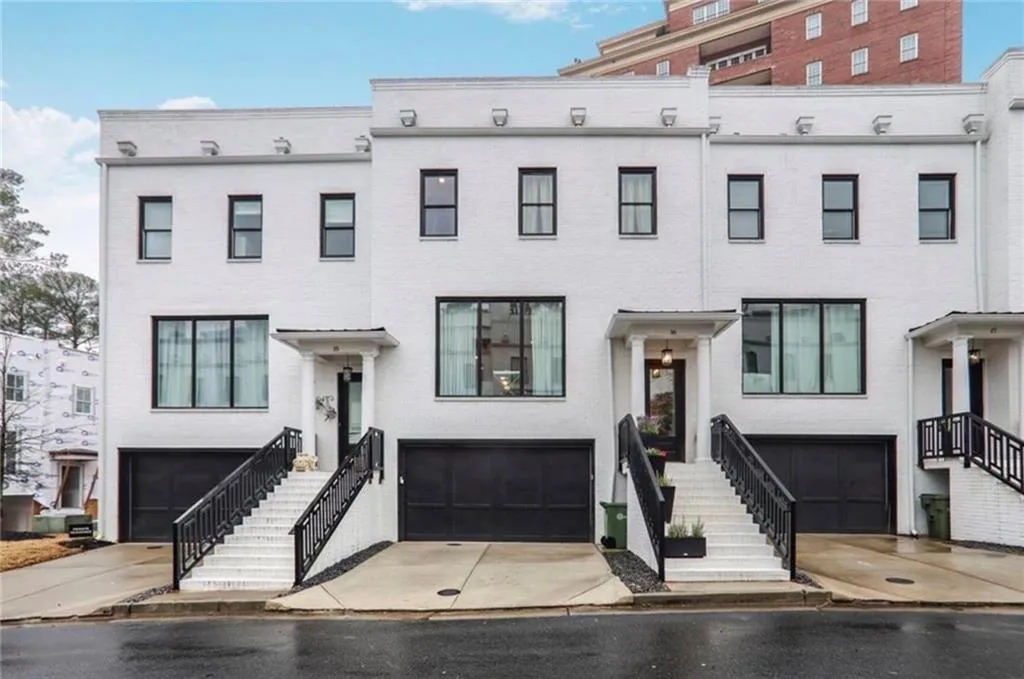 3667 Peachtree Road Ne Unit 16, Atlanta, Georgia 30319, 3 Bedrooms Bedrooms, ,3 BathroomsBathrooms,Residential,For Sale,3667 Peachtree Road Ne Unit 16,7622941