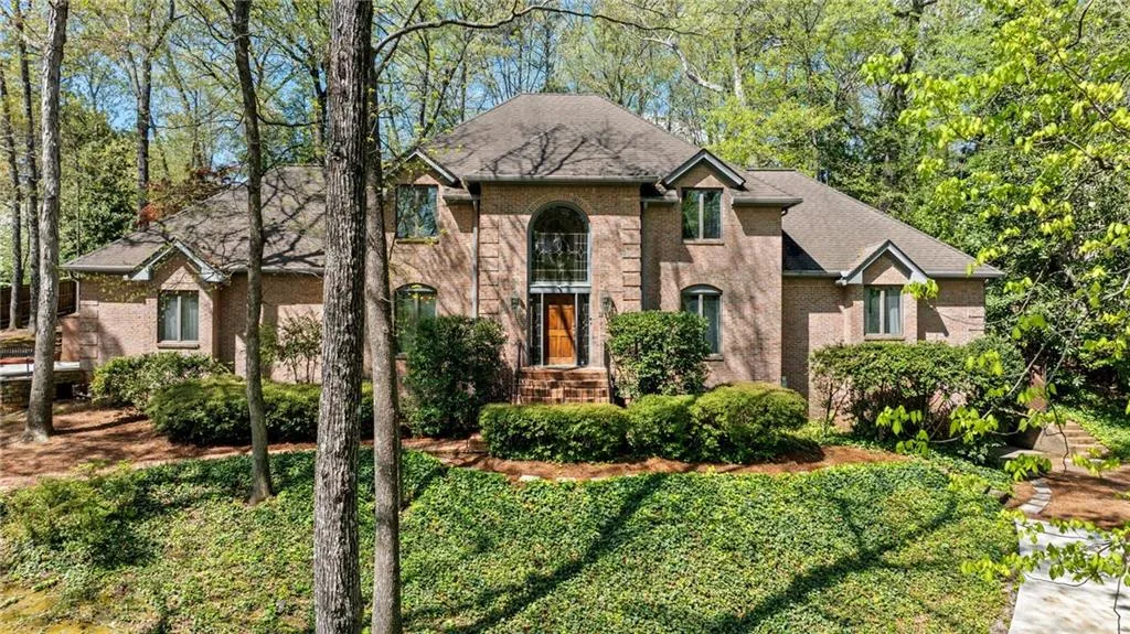 5520 Glen Errol Road, Atlanta, Georgia 30327, 5 Bedrooms Bedrooms, ,4 BathroomsBathrooms,Residential,For Sale,5520 Glen Errol Road,7556490