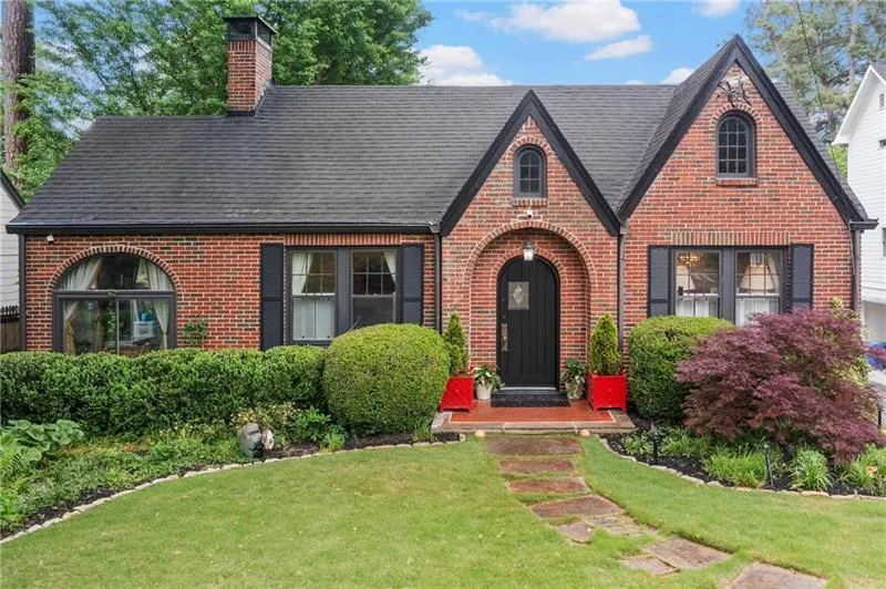 557 E Wesley Road Ne, Atlanta, Georgia 30305, 4 Bedrooms Bedrooms, ,3 BathroomsBathrooms,Residential,For Sale,557 E Wesley Road Ne,7625324